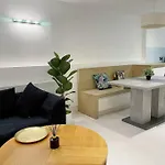 Chic Apt Sleeps Up To 4 Guests In Heart Of London Bridge
