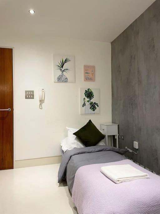 Chic Sleeps Up To 4 Guests In Heart Of Bridge