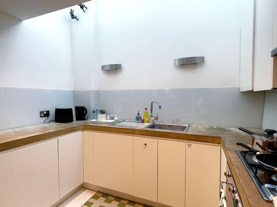 Appartamento Chic Sleeps Up To 4 Guests In Heart Of Bridge