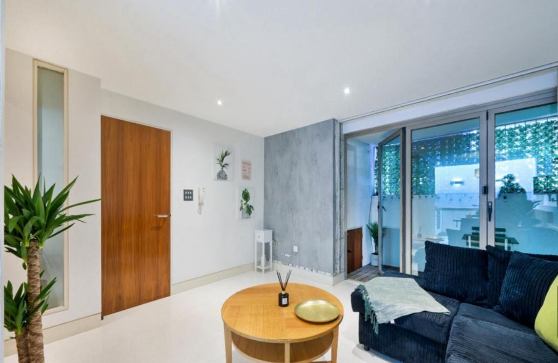 Chic Sleeps Up To 4 Guests In Heart Of Bridge Appartamento *