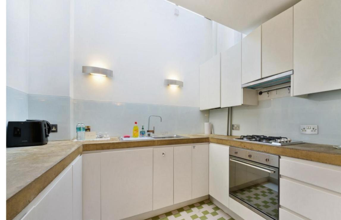Chic Sleeps Up To 4 Guests In Heart Of Bridge Londra