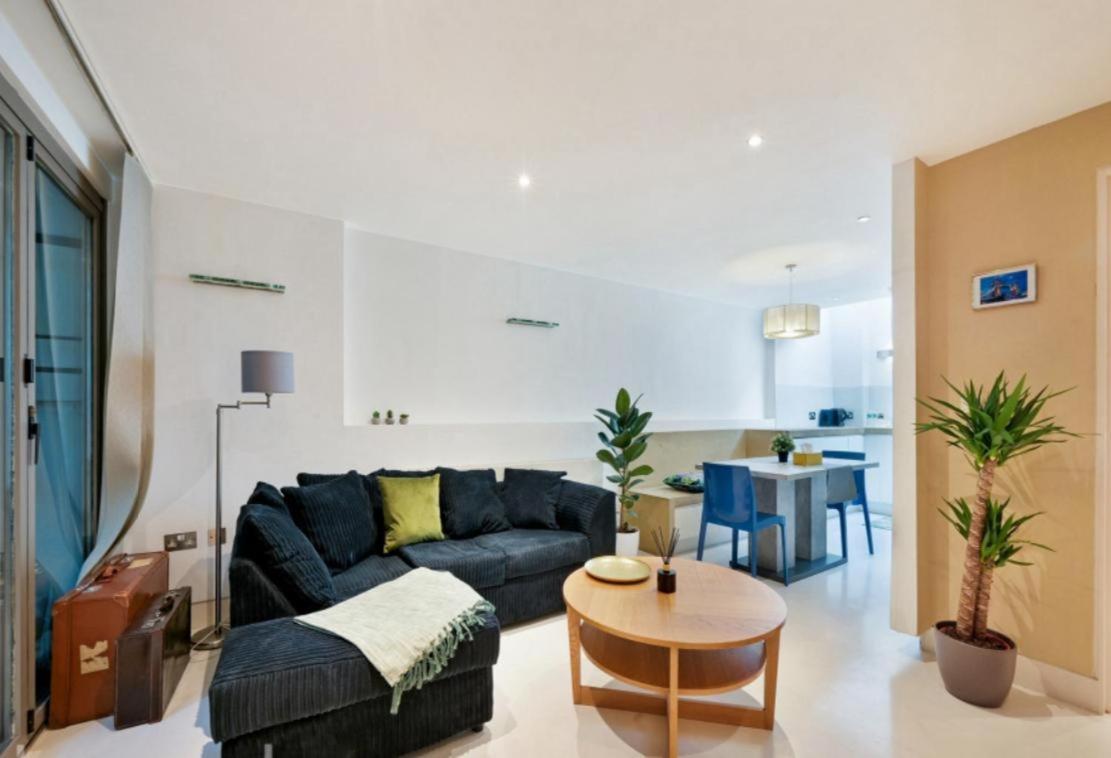 Chic Sleeps Up To 4 Guests In Heart Of Bridge Appartamento *
